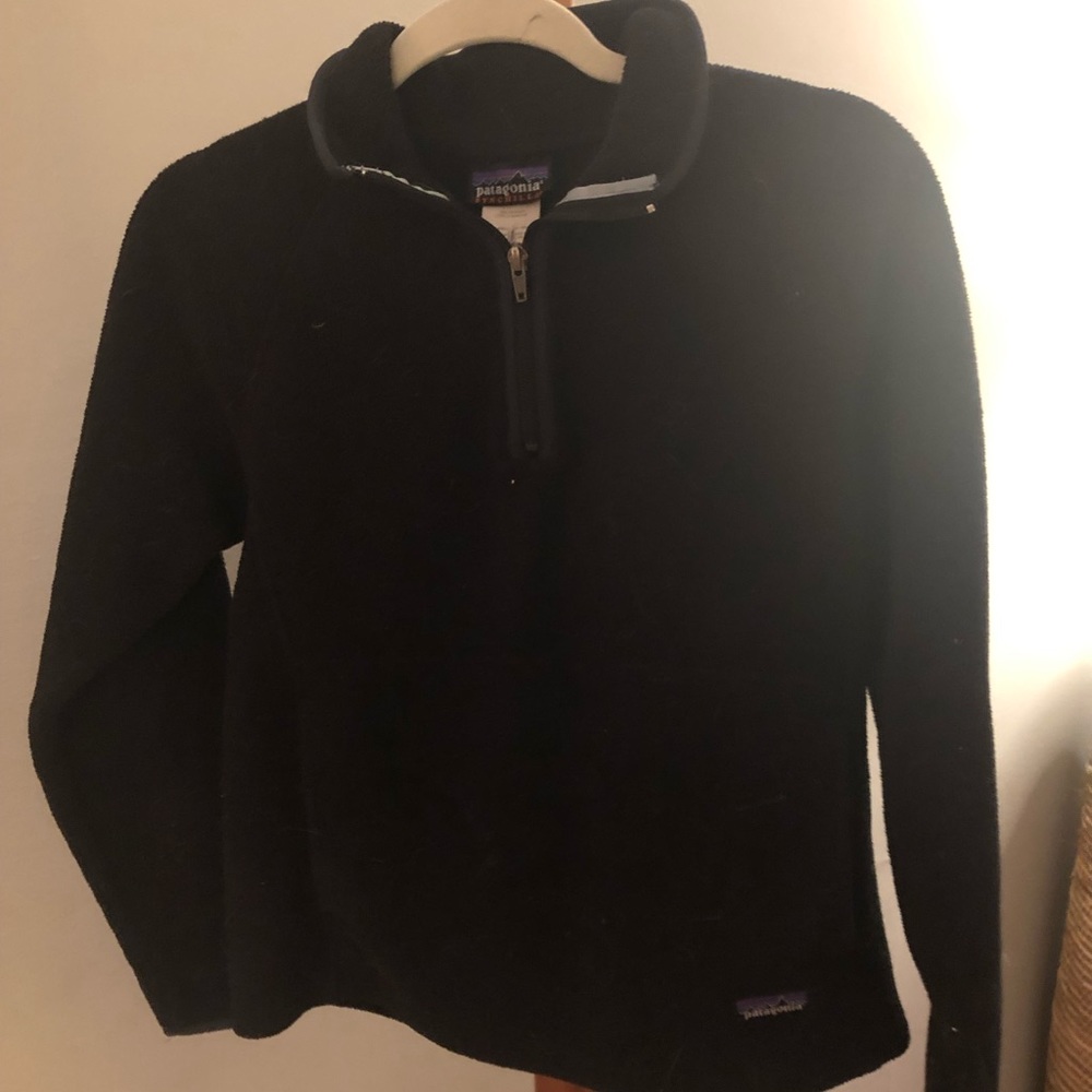 Black Patagonia pullover